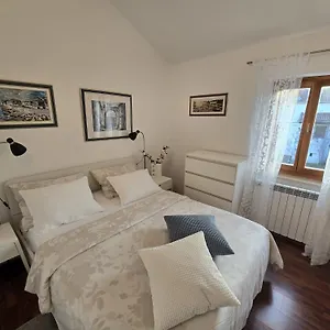 Parenzana, Little Row House With Big Yard In Istria Rakotule